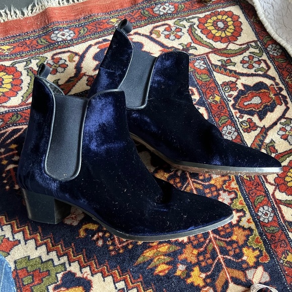 LK Bennett Navy Velvet Booties, size 42 - Picture 2 of 5